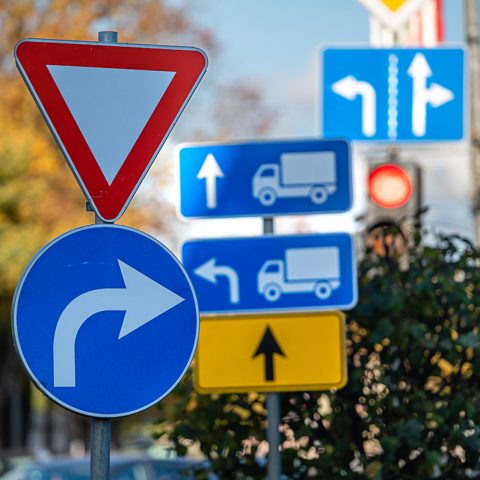 1.5k დამონტაჟებული საგზაო ნიშანი